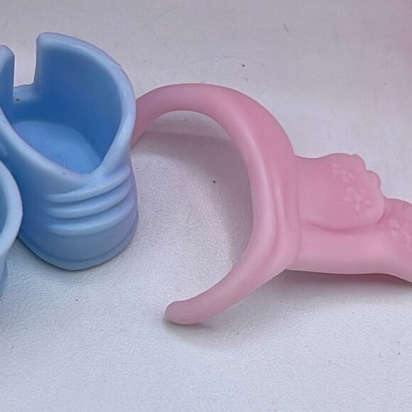 Cry Baby Icy World in case with shoes, bottle & crown - Picture 5 of 11